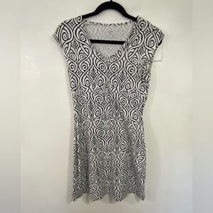 Title Nine Women’s Dress Athletic XS White Black Print Outdoors Golf Tennis